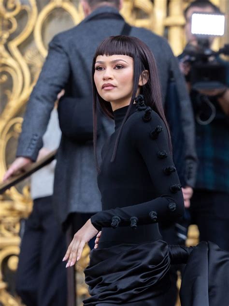 Zendaya debuts new super thick full fringe haircut